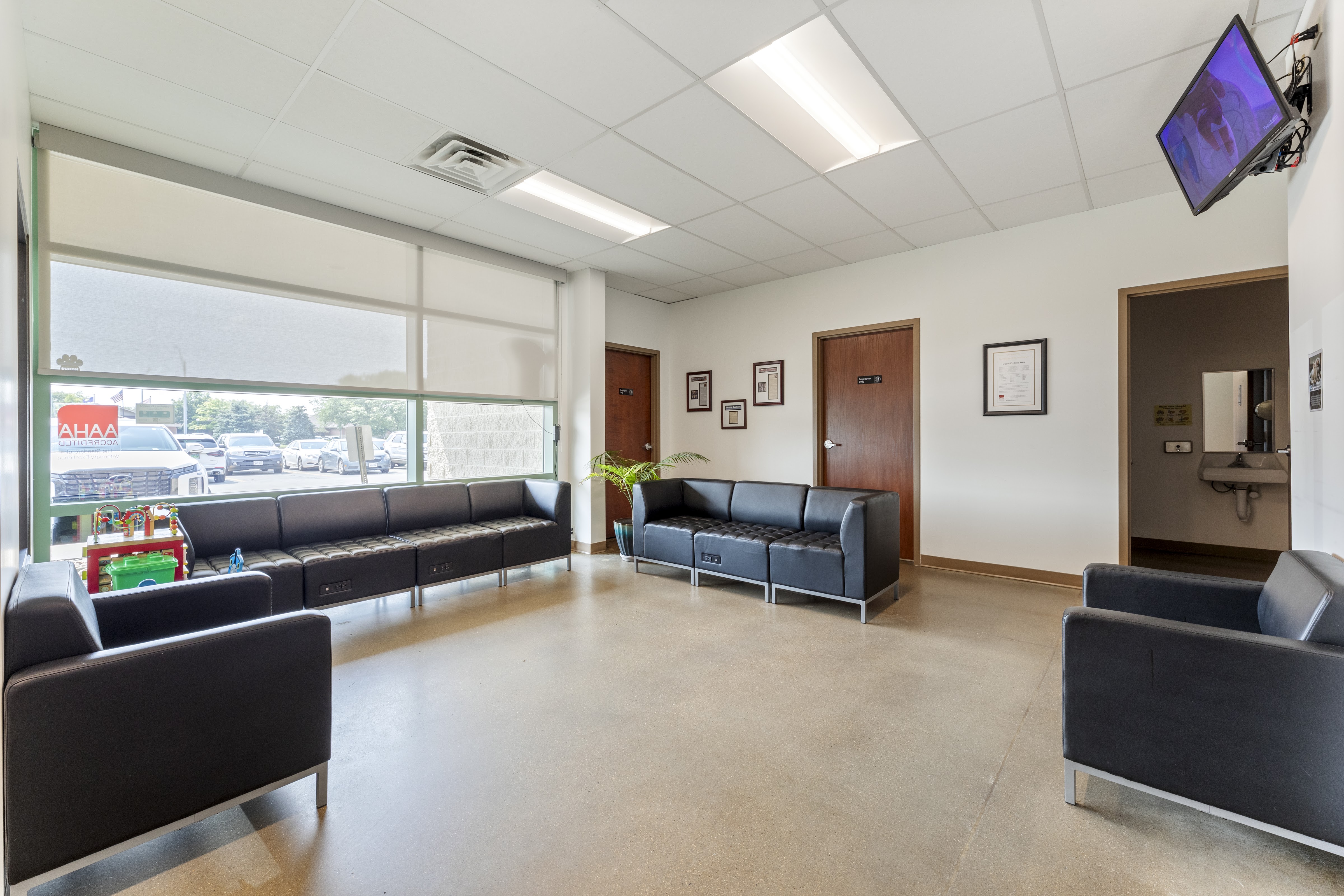 Urgent Pet Care West Veterinary in Omaha - Photo 1