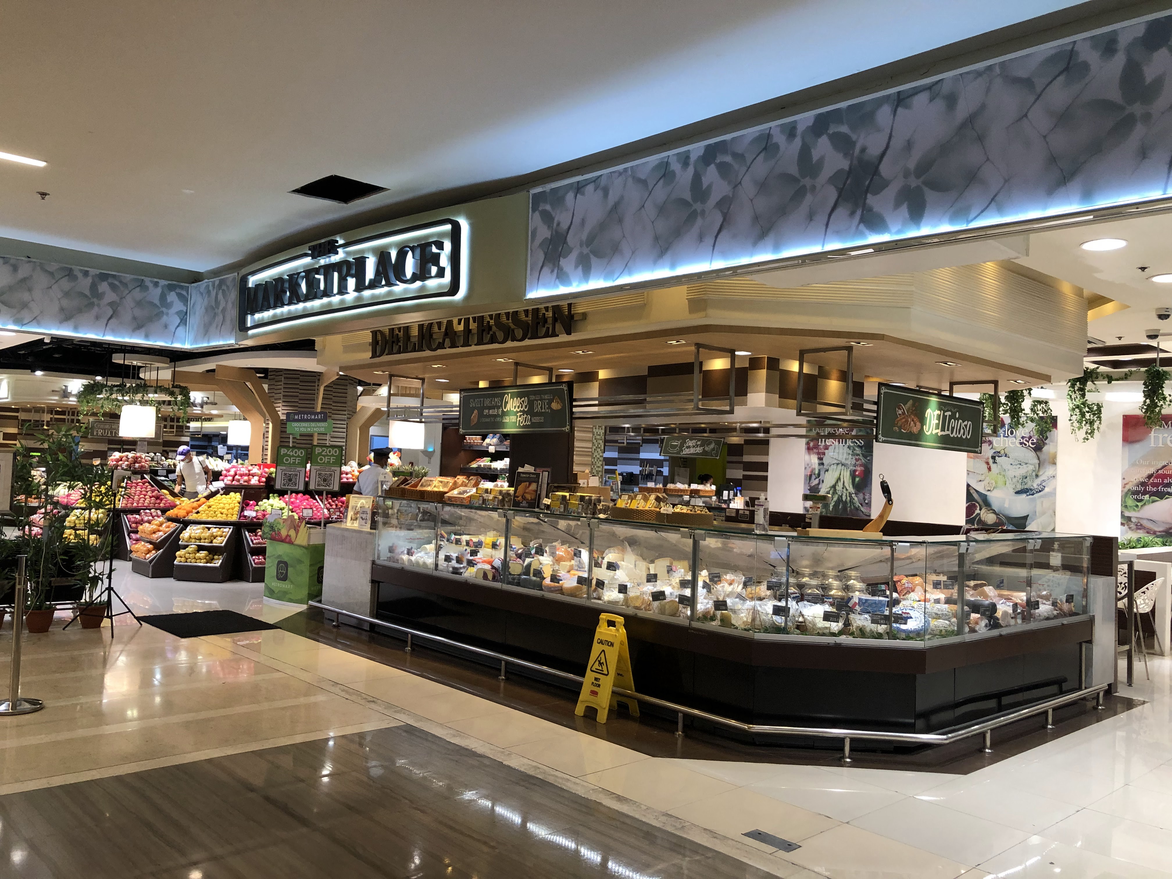 Bonifacio High Street Shopping Mall in Bonifacio Global City - Photo 1
