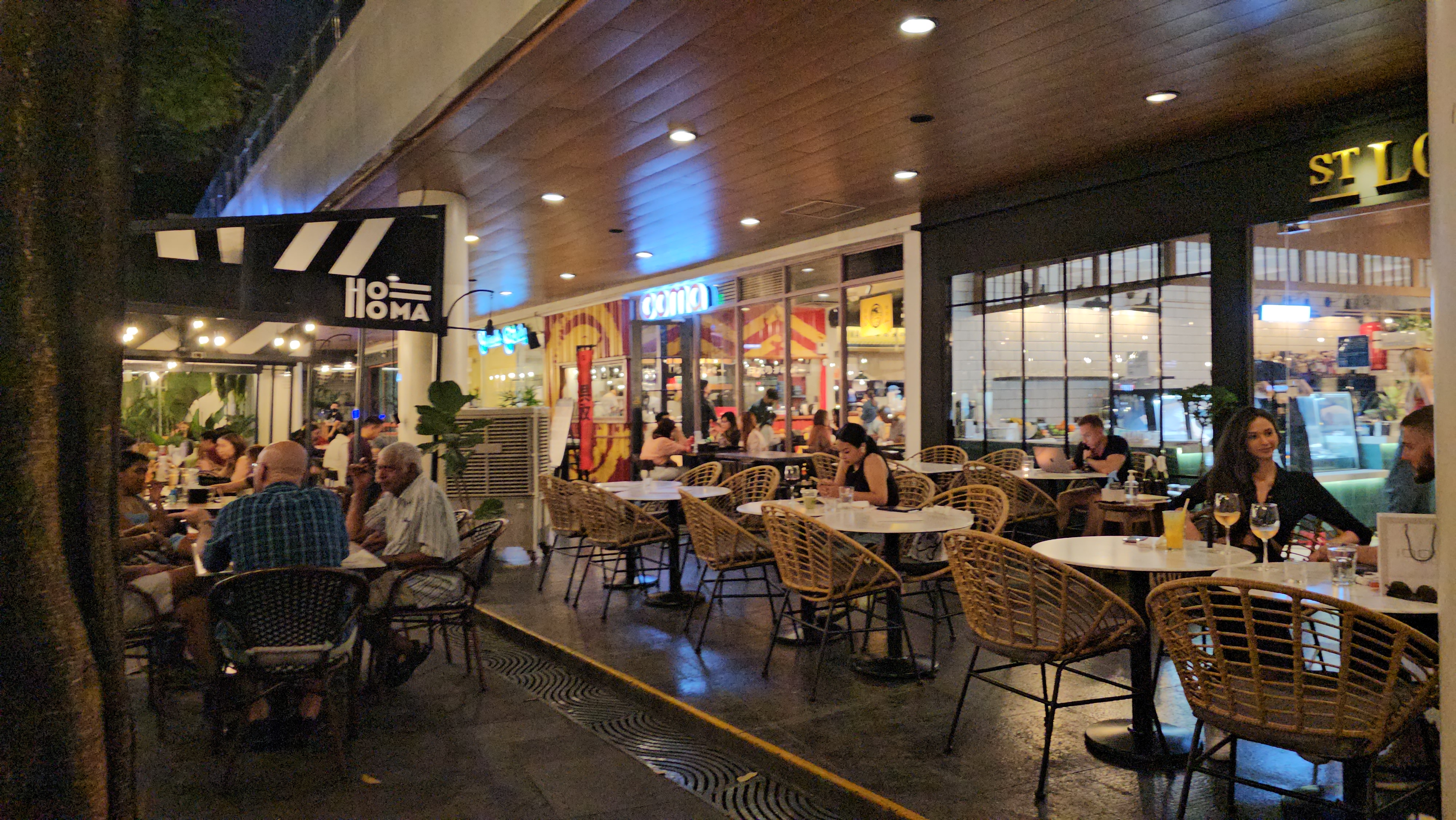 Bonifacio High Street Shopping Mall in Bonifacio Global City - Photo 2
